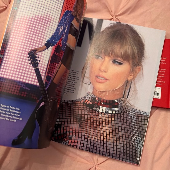 Taylor Swift Coloring & Activity Book and hardback giftbook - Picture 5 of 9